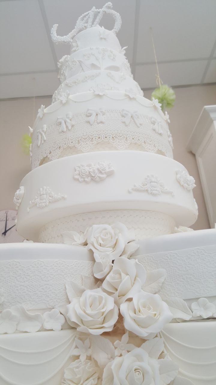 William and Kate wedding cake