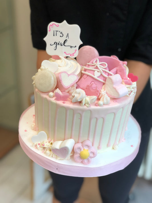 It's a girl cake